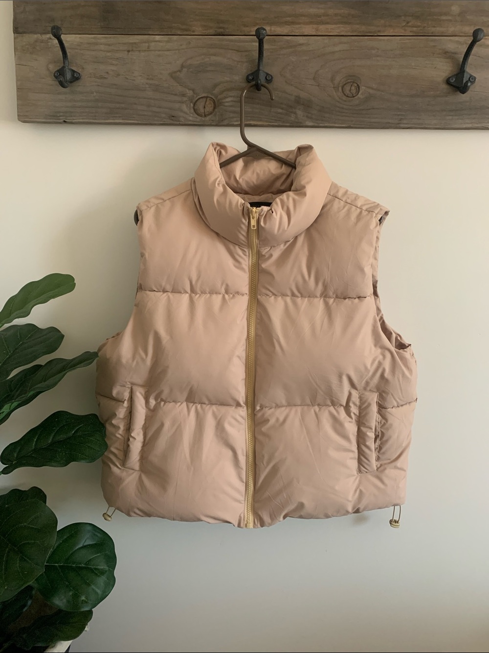 Sleeveless Puffer Cropped Vest in Beige